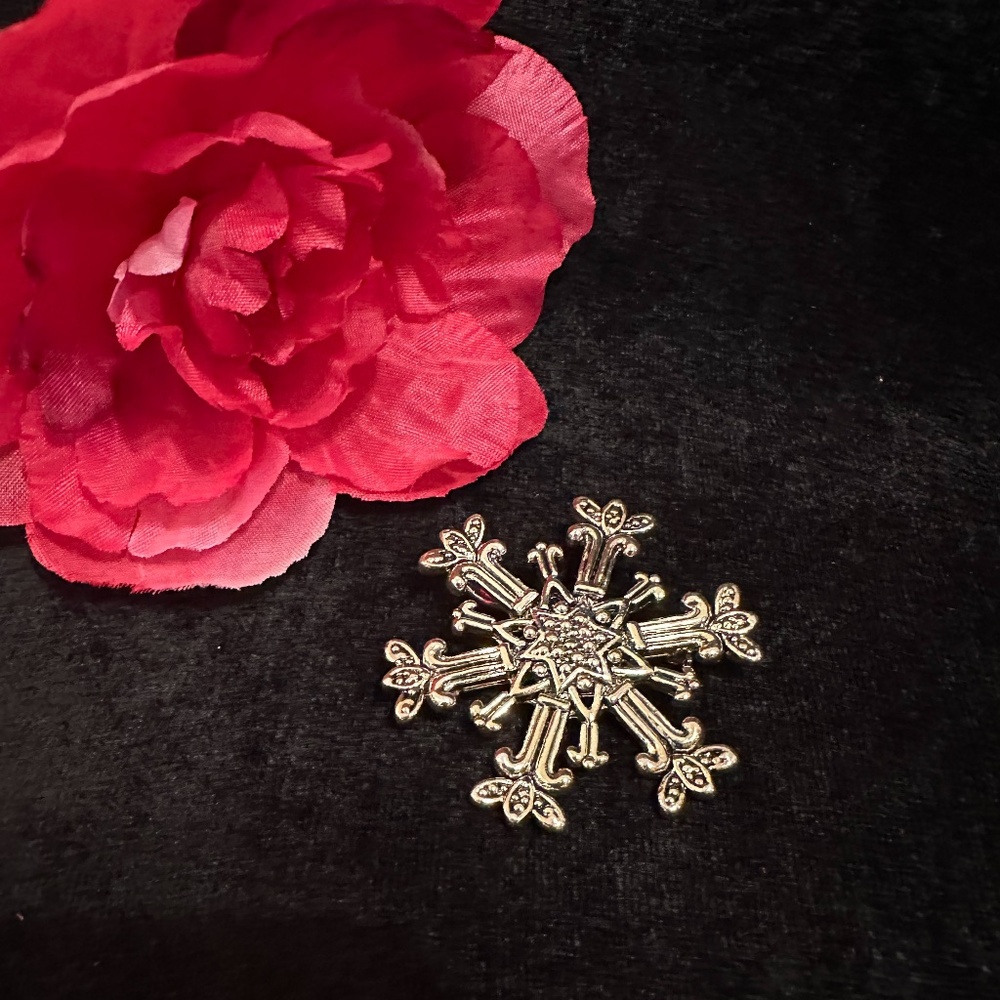 Silver-toned Snowflake Shaped Brooch Pendant